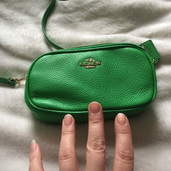 COACH crossbody bag MINI bright green NWOT - Picture 4 of 8